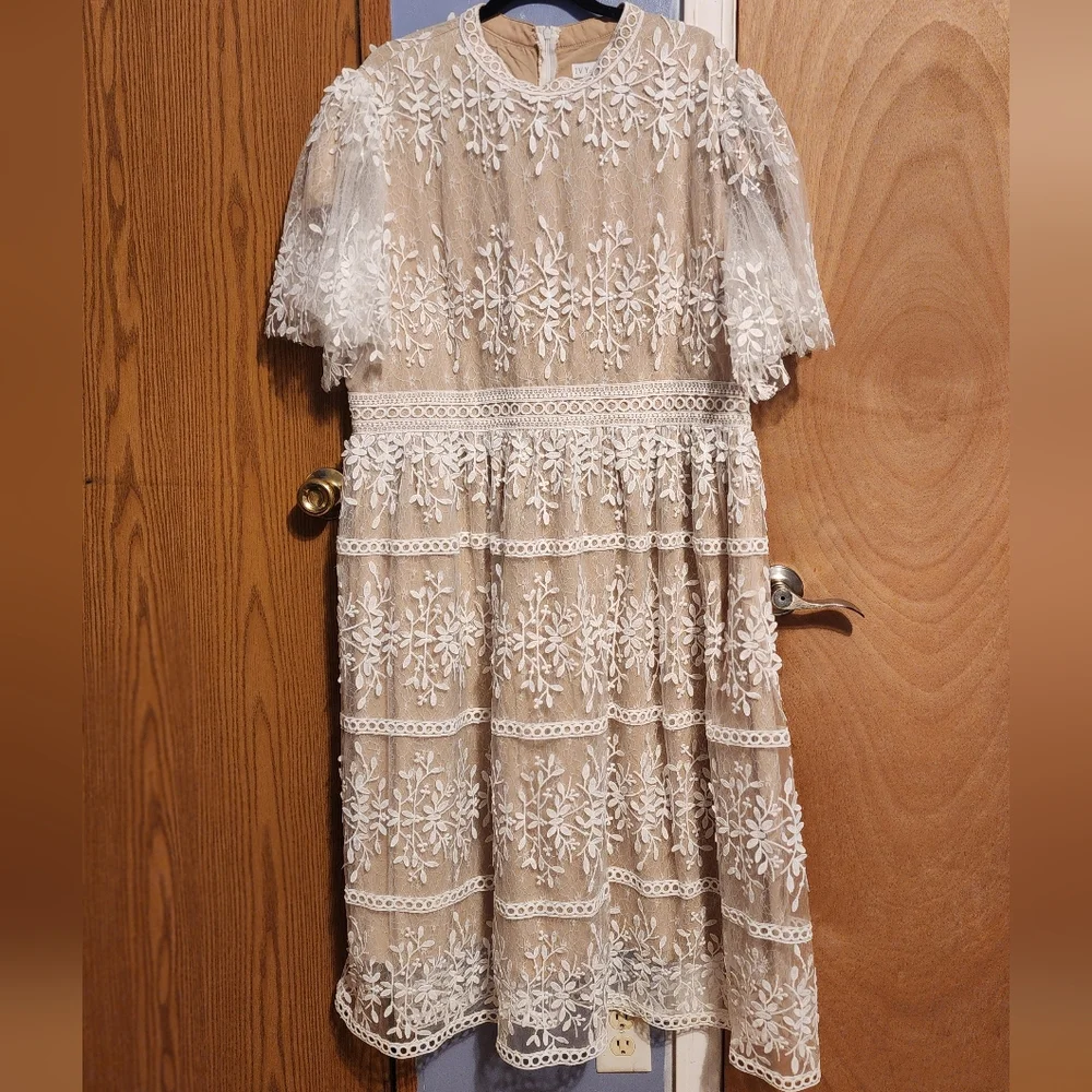 Ivy City Co Cream Lace Midi Dress - Picture 1 of 4